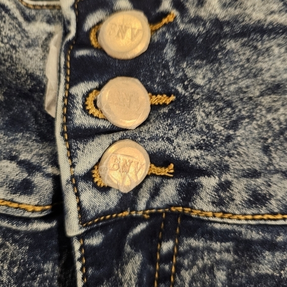 NWT Benava Butt Lifting Jean Shorts Acid Wash Stretchy Size 20 - Picture 4 of 16